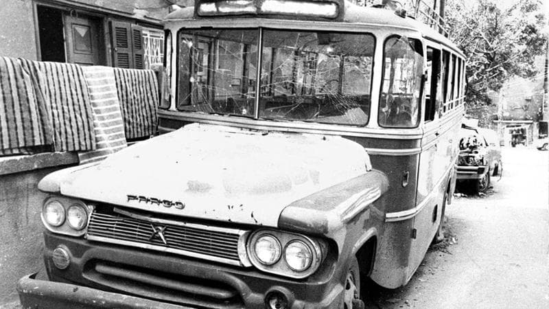 13 aprile 1975: il bus dopo l’attacco dei falangisti. Il bilancio ufficiale fu di 27 vittime. AFP via Getty Images