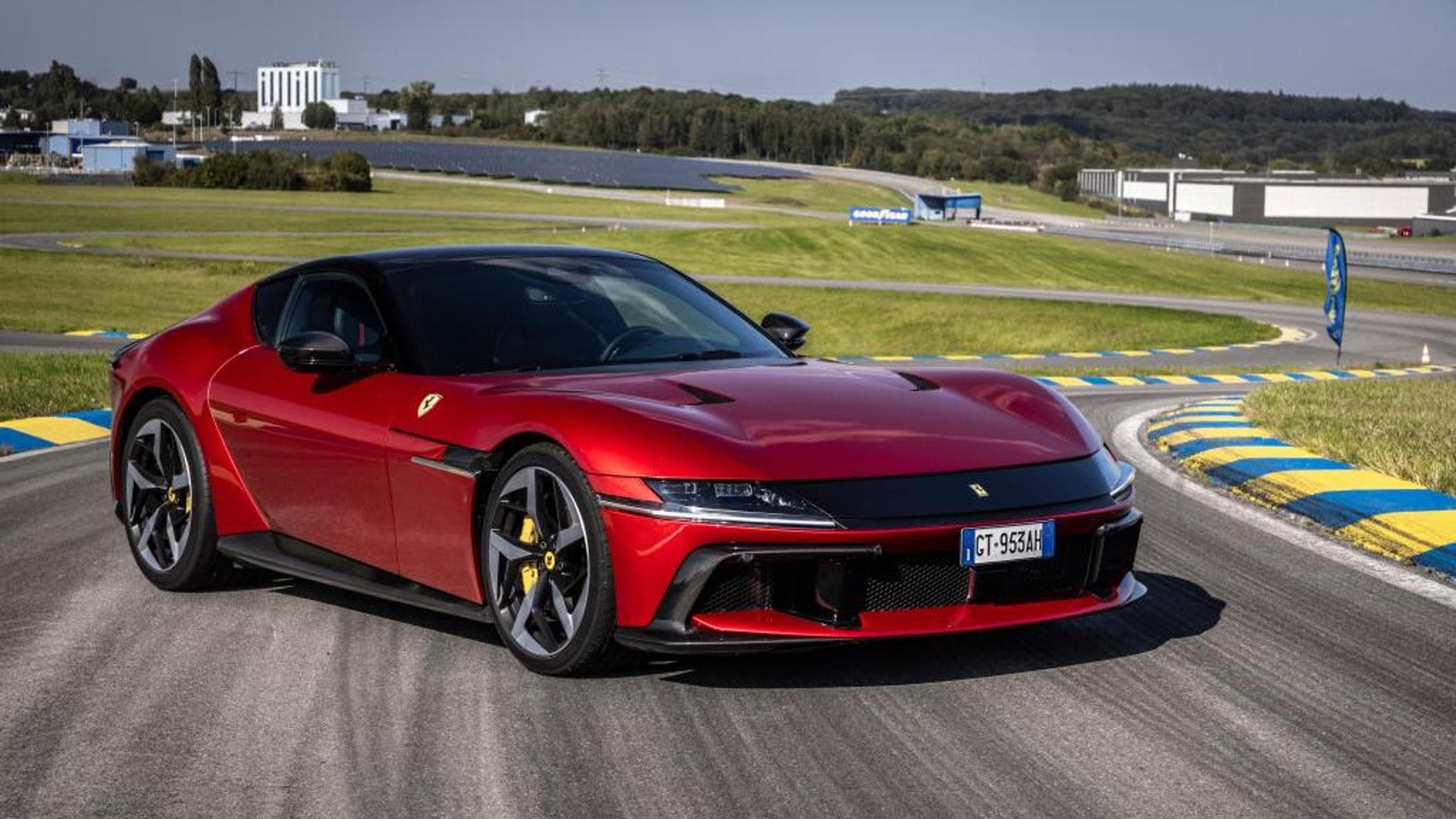 自動車デザイン賞2025、フェラーリ、ロータス、ルノーの勝利