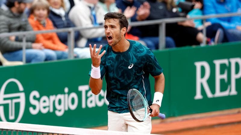 Lorenzo Musetti esulta per la vittoria su Lehecka
