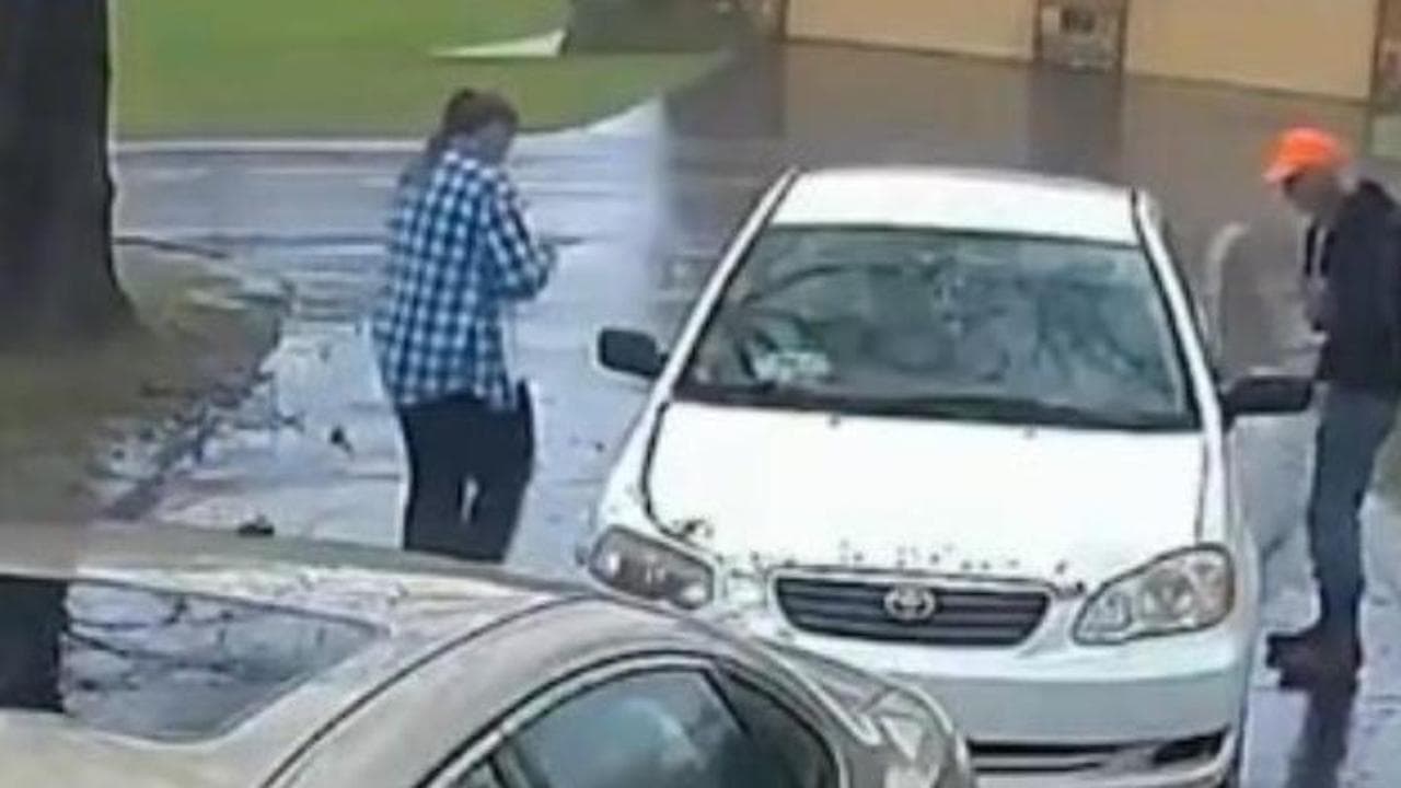 Arkansas: il fulmine colpisce a pochi metri dall'auto, coppia illesa per miracolo