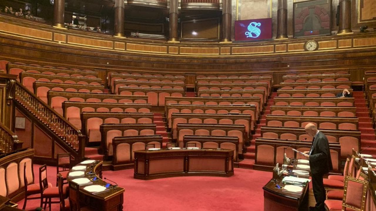 Interrogazione sulla violenza di genere, banchi della maggioranza vuoti al Senato