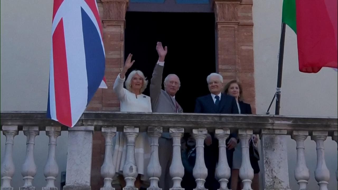 Carlo e Camilla a Ravenna, Guerrera: "Li seguo da anni, mai visto fan saltare le transenne come qui"