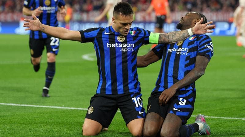 Lautaro Martinez esulta dopo il gol al Bayern