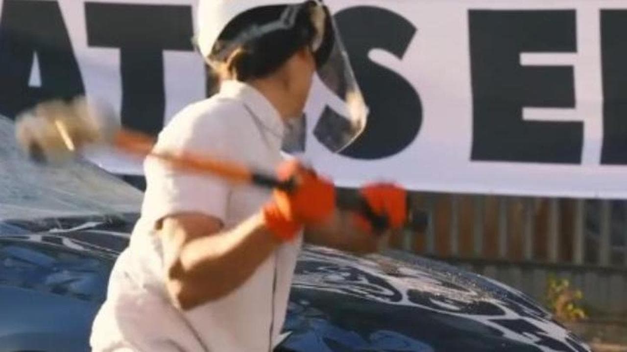 Londra: "Venite a sfasciare una Tesla". L'originale raccolta fondi per i poveri