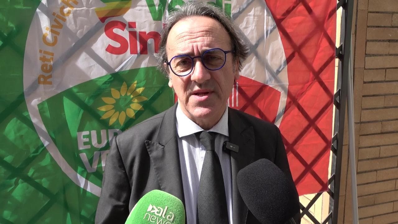 Paragon, Bonelli: "Il governo sa ma Meloni mette la sordina". Fratoianni: "Scandalo gigantesco"