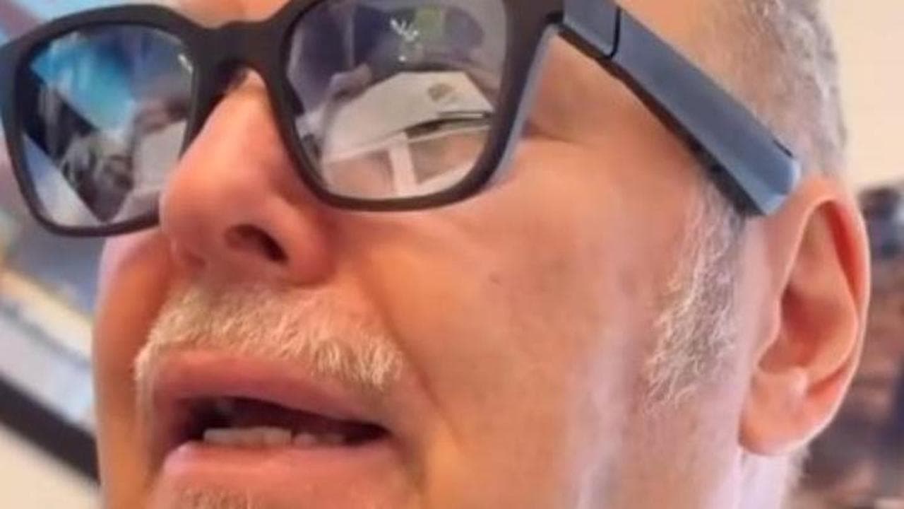 Truffe online, il video di Vasco Rossi: "Usano la mia faccia, fate attenzione"