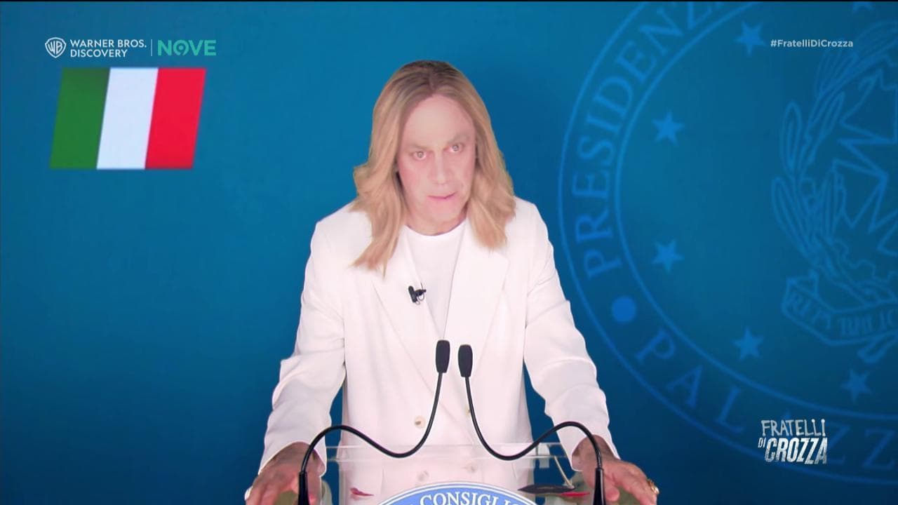 Crozza-Meloni da Trump: "Tutti fanno la fila a baciargli il c.? Sembra che c'ho il numeretto!"