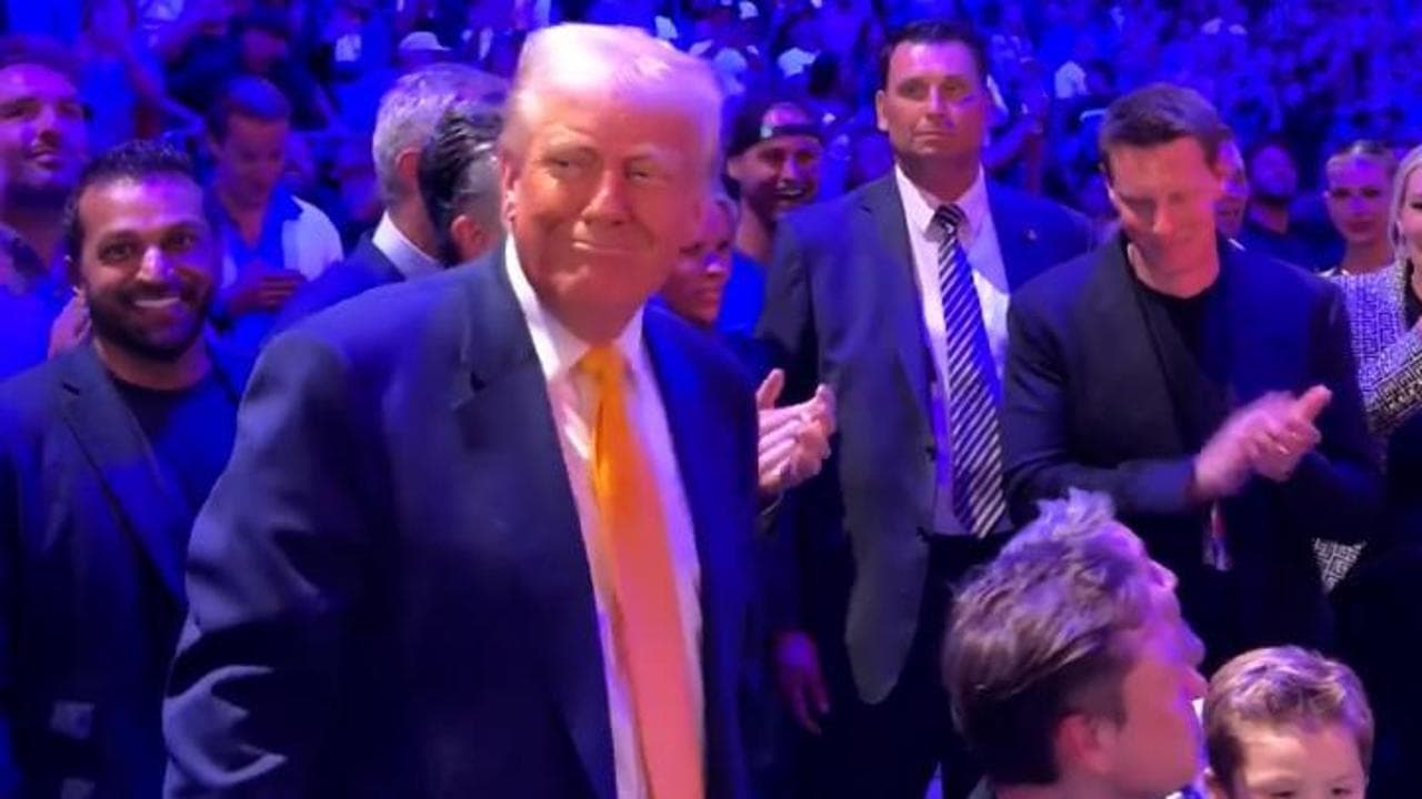 Applausi per Trump a Miami quando arriva all'Ultimate fighting championship