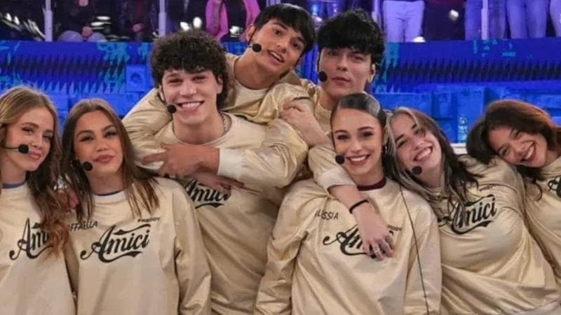 Amici 2025, restano in dieci per la vittoria finale