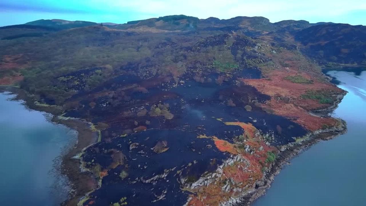 Scozia, le immagini dal drone mostrano l'isola di Bute dopo una settimana di incendi