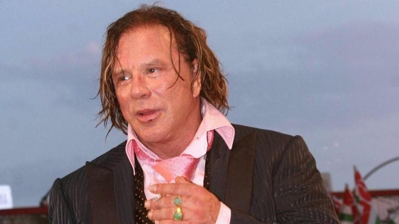Mickey Rourke cacciato dal Grande fratello vip inglese per comportamento omofobo