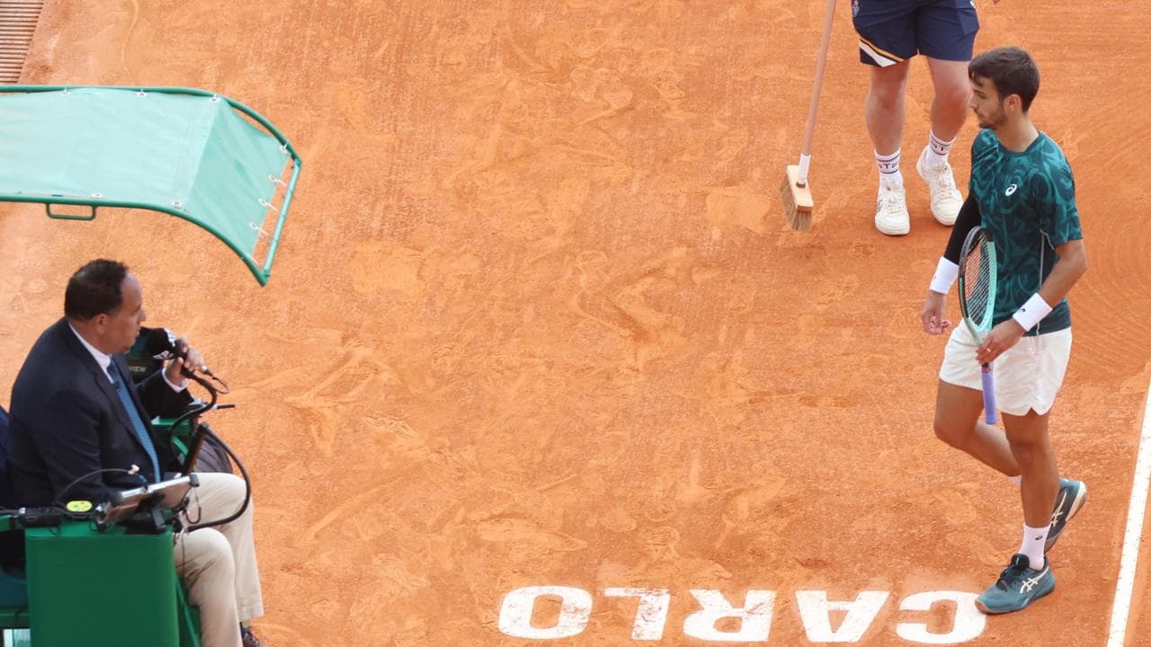 Il momento in cui Lorenzo Musetti si ferma per il medical time-out
