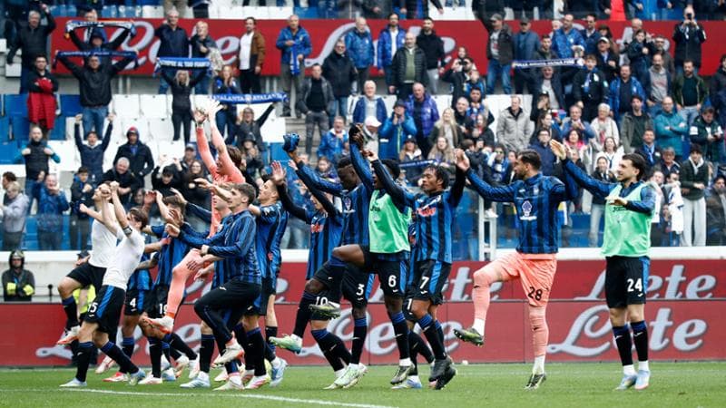L'Atalanta festeggia la vittoria sul Bologna