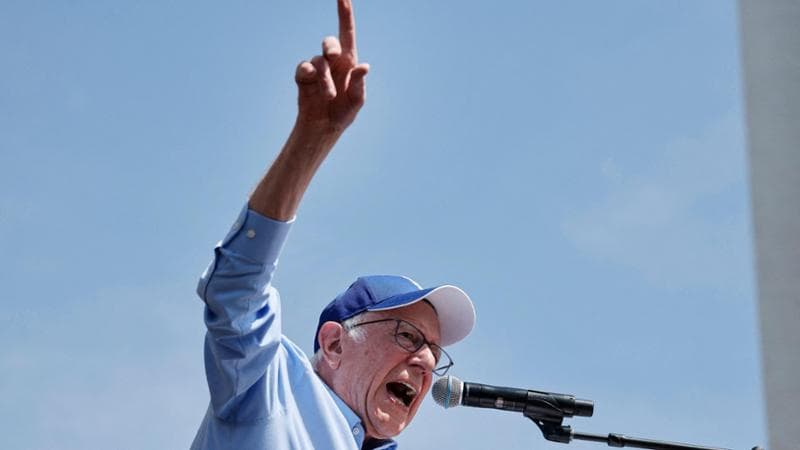 Bernie Sanders sul palco di Coachella: “Lottiamo contro questi tempi difficili”