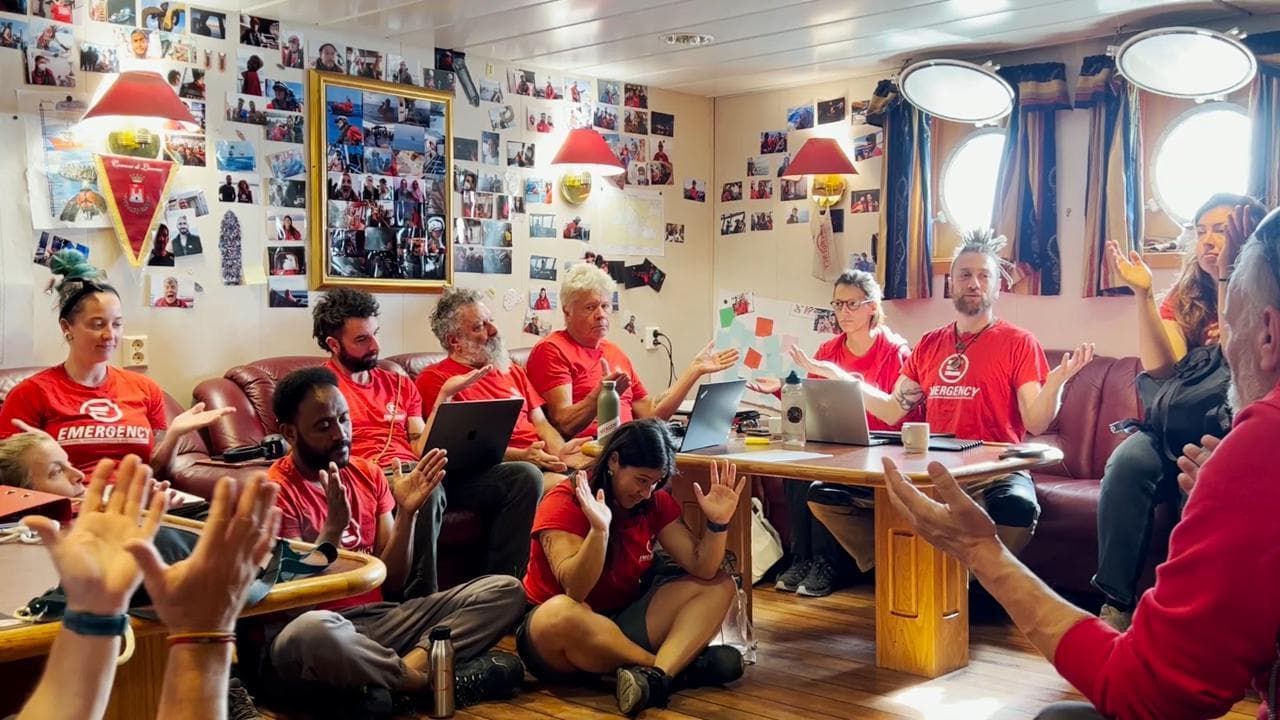 Sulla nave di Emergency diretta nel Mediterraneo centrale: "La nostra Resistenza"