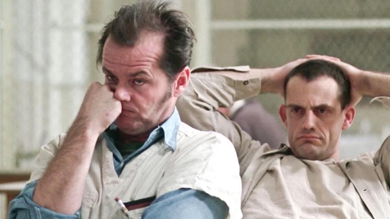 Jack Nicholson (a sinistra) e Christopher Lloyd in Qualcuno volò sul nido del cuculo (1975). alamy / ipa