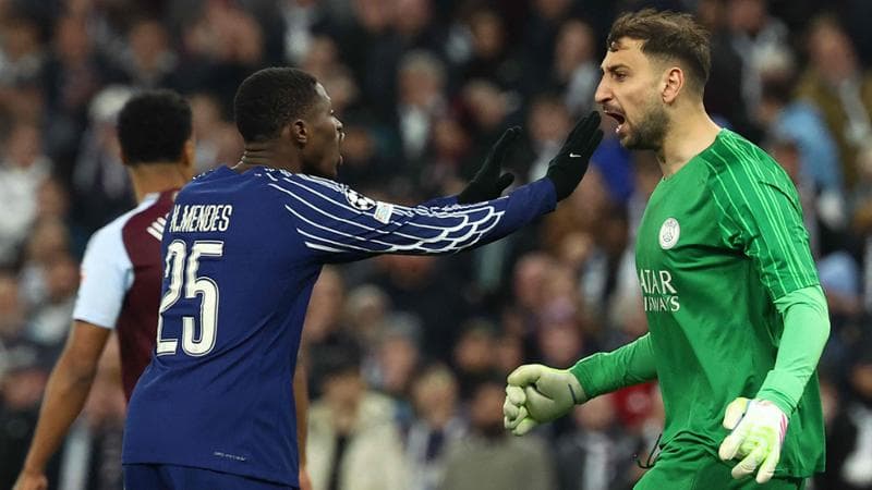 Donnarumma esulta con Nuno Mendes