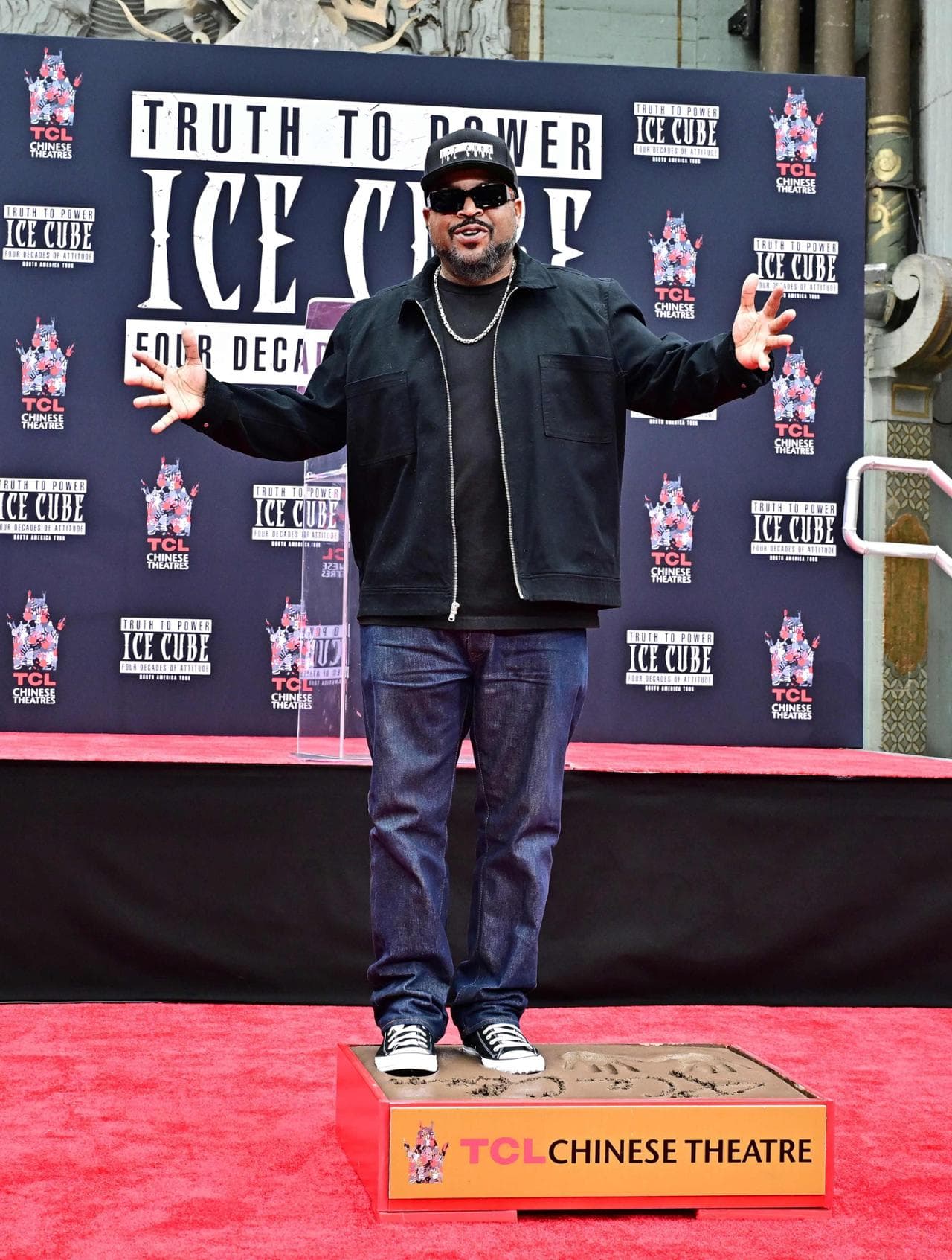 Chinese Rapper Ice Ice Cube, il rapper che divenne attore: le sue impronte di fronte al ...