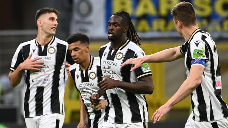 Oumar Solet (al centro) durante Inter-Udinese