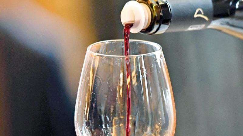 Vino, crollano consumi e produzione. Mai così bassi dal 1961. Ma resta il problema dell’alcolismo