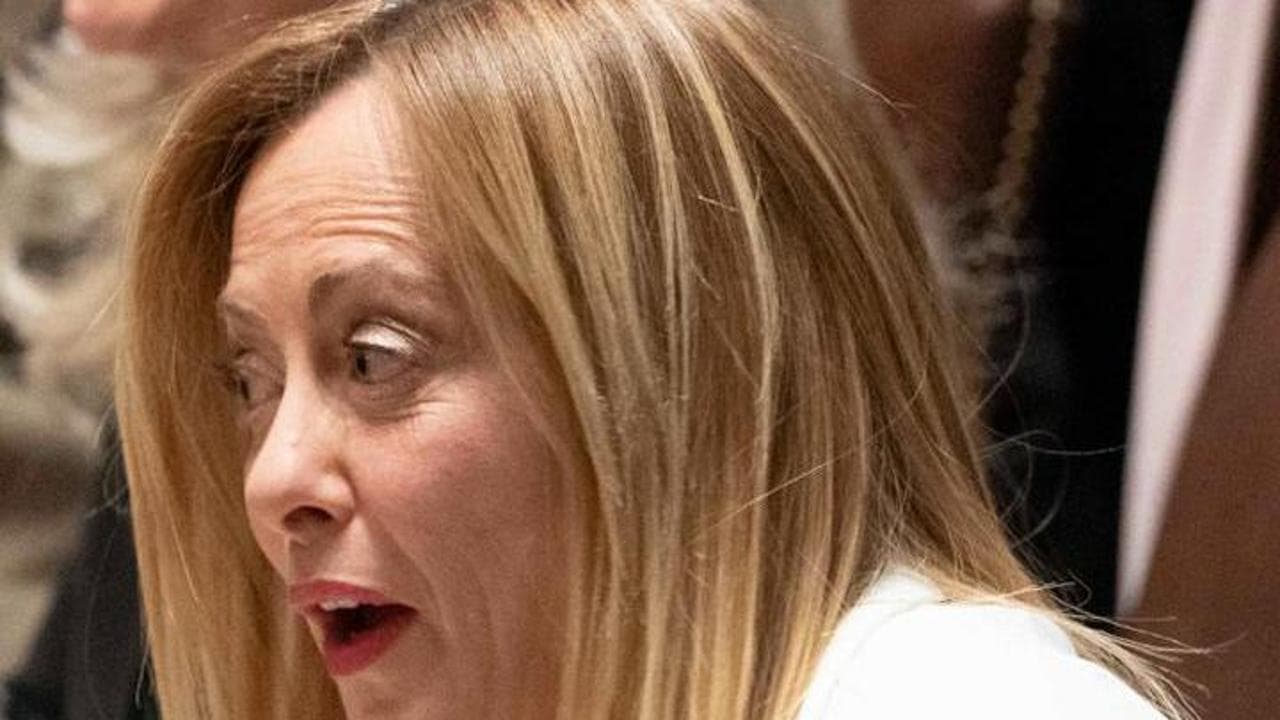 Meloni a Trump: "Sono qui per trovare la strada migliore per un accordo e invitarla in Italia"