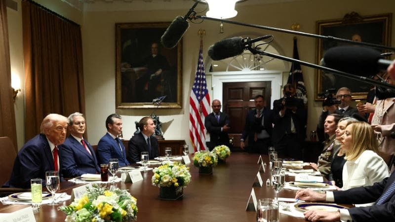 Donald Trump con Giorgia Meloni nella Cabinet Room&nbsp;
