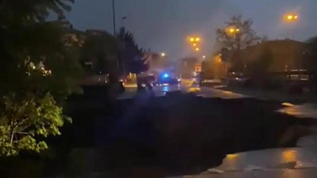 Ponte crollato a Valdagno: la voragine che ha inghiottito l'auto con padre e figlio