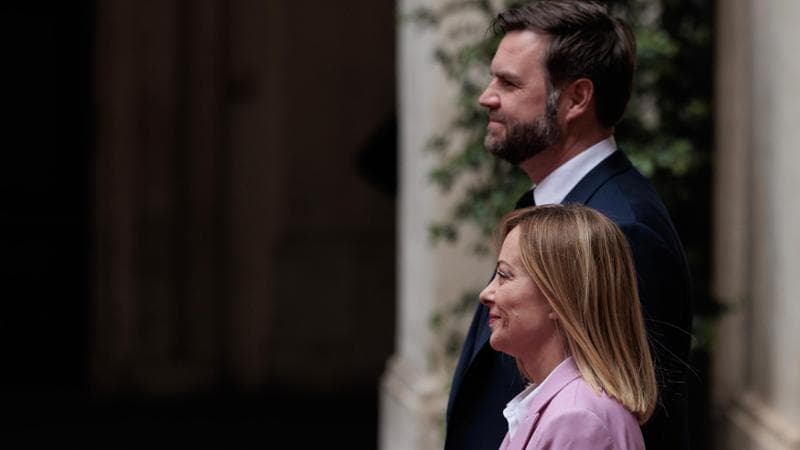 Meloni con Vance insiste per la “pace giusta”. Poi le battute a tavola sulle tariffe
