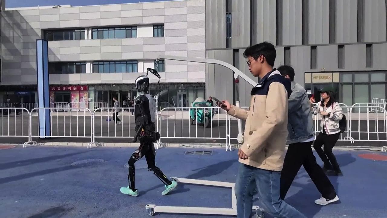 La mezza maratona dei robot umanoidi: a Pechino la corsa che fa la storia