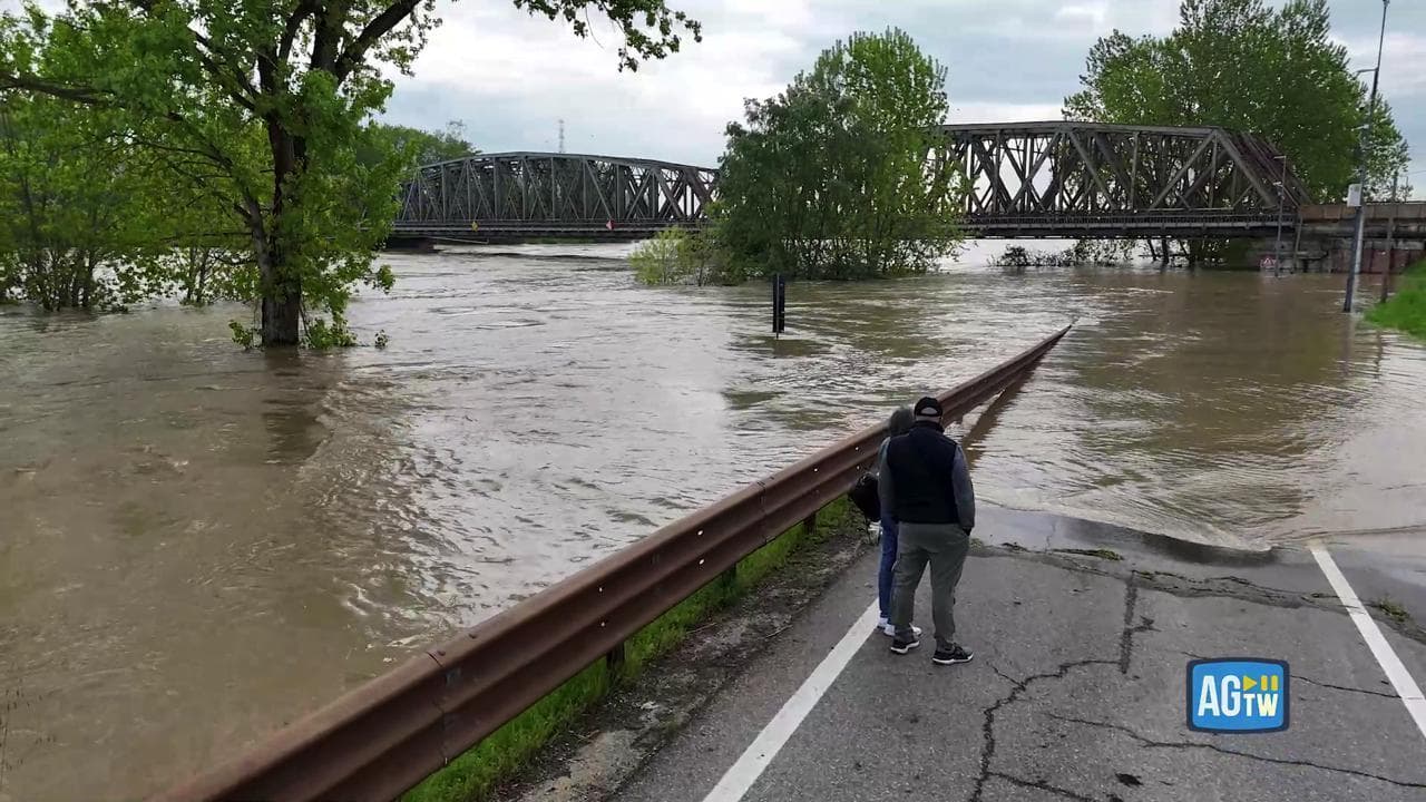 Piacenza sommersa dal Po, allerta rossa e acque altissime: le immagini viste dal drone
