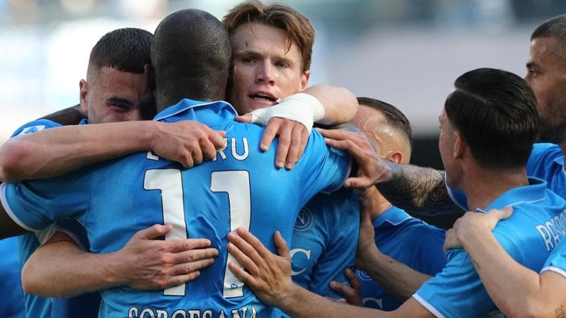 McTominay festeggiato dai compagni