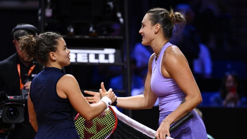 La stretta di mano a fine match tra Paolini e Sabalenka