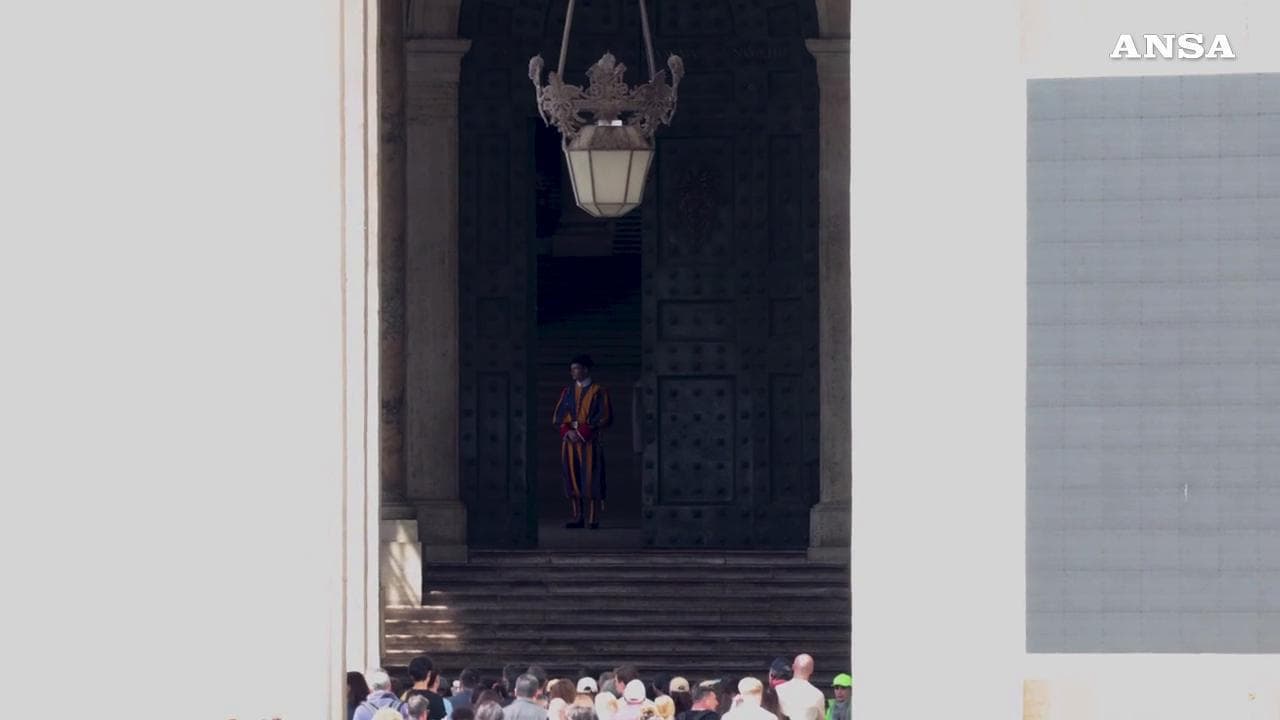 Morte Papa Francesco, chiuso il portone della Basilica di San Pietro