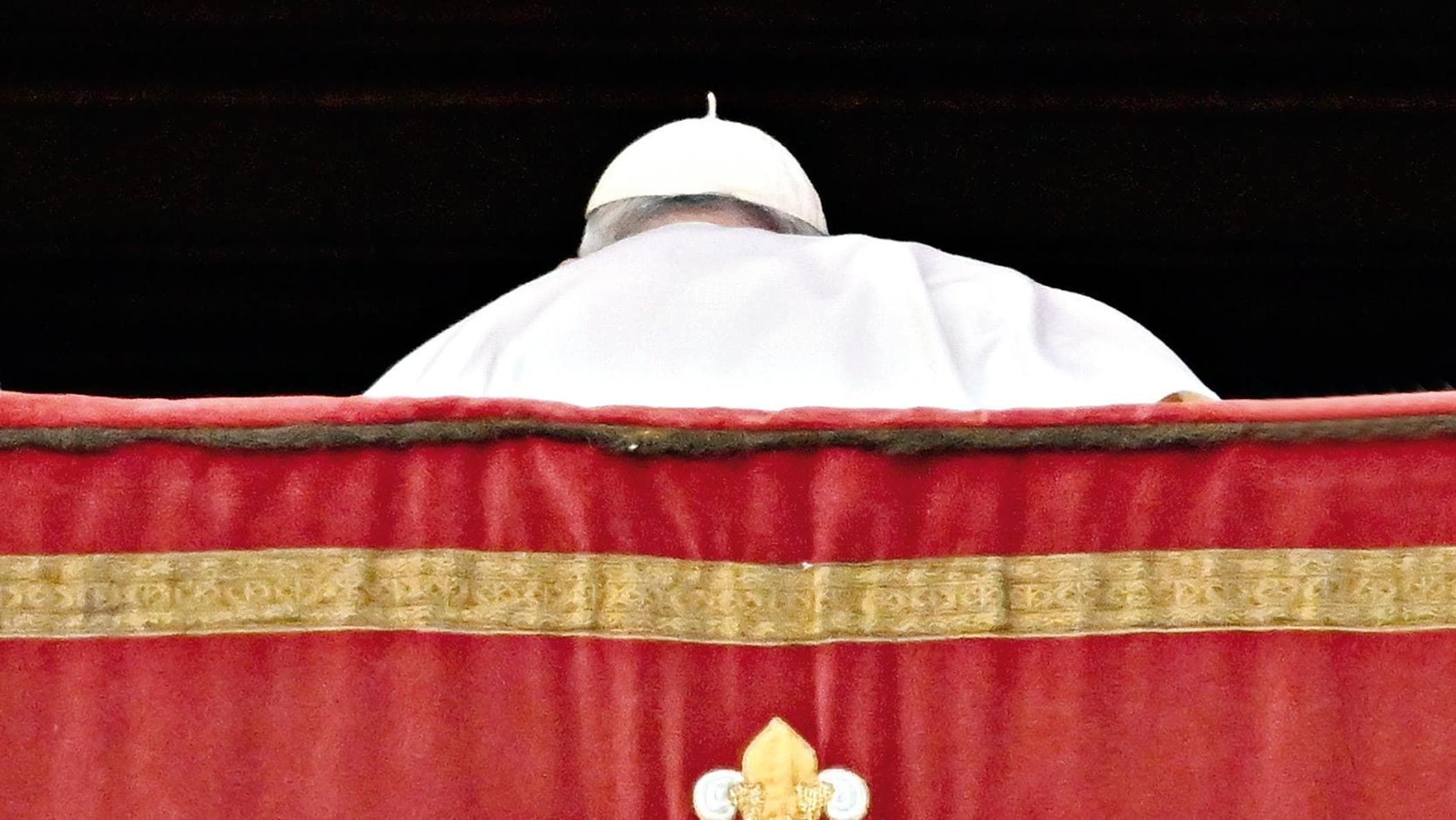 Balcone della Basilica di San Pietro, a Natale papa Francesco impartisce la benedizione Urbi et Orbi
