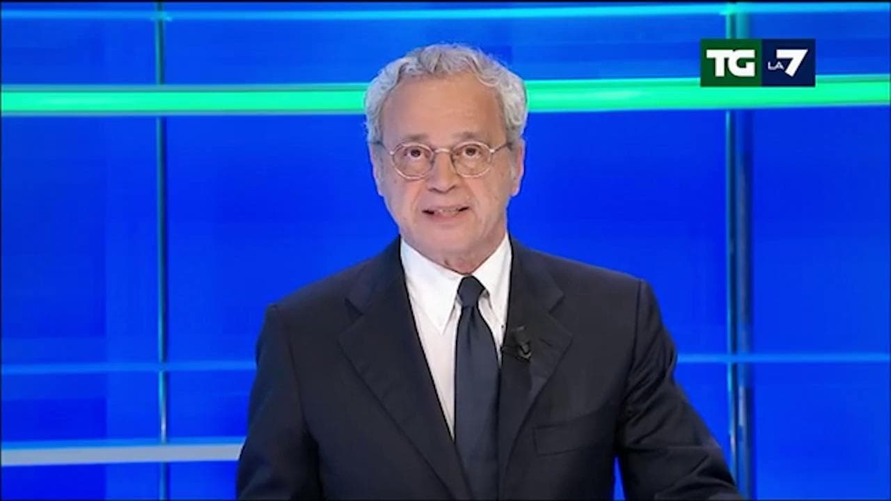 Enrico Mentana si commuove leggendo il testamento di papa Francesco: "Impossibile non emozionarsi"