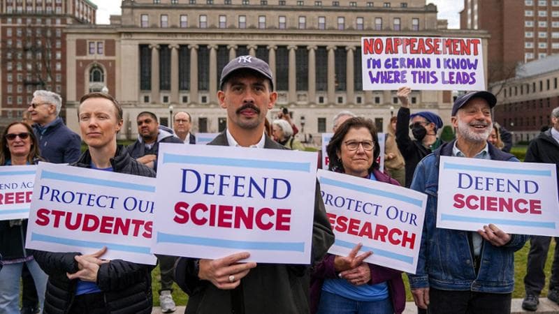 New York, 14 aprile: una protesta contro Donald Trump alla Columbia University