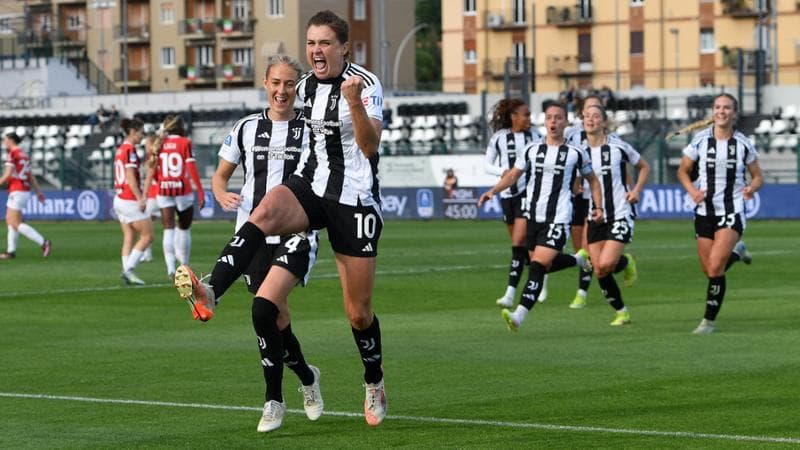 Cristiana Girelli esulta dopo il gol al Milan
