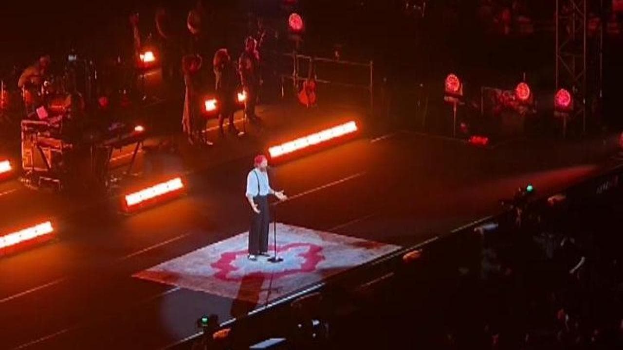 L'omaggio di Jovanotti al Papa: "Diceva che tutto nasce per fiorire, in una eterna primavera"
