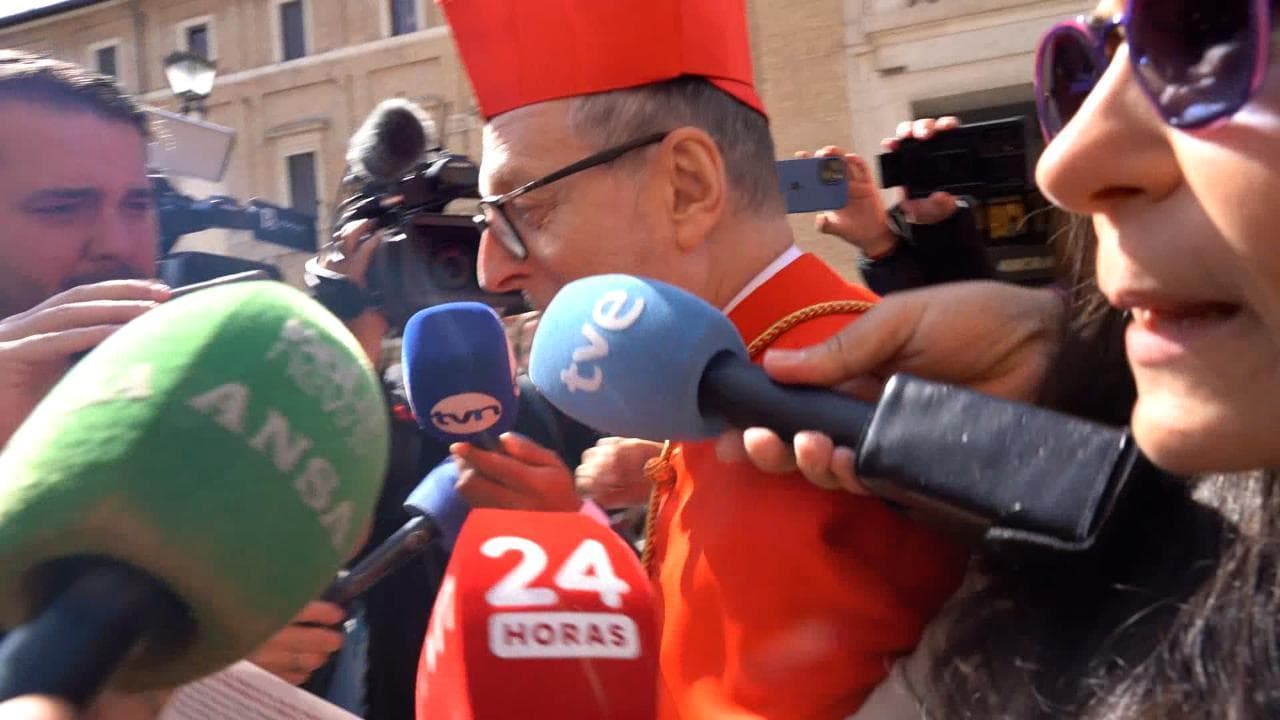San Pietro, l'assalto dei cronisti ai cardinali: "Ancora presi dalla sofferenza"