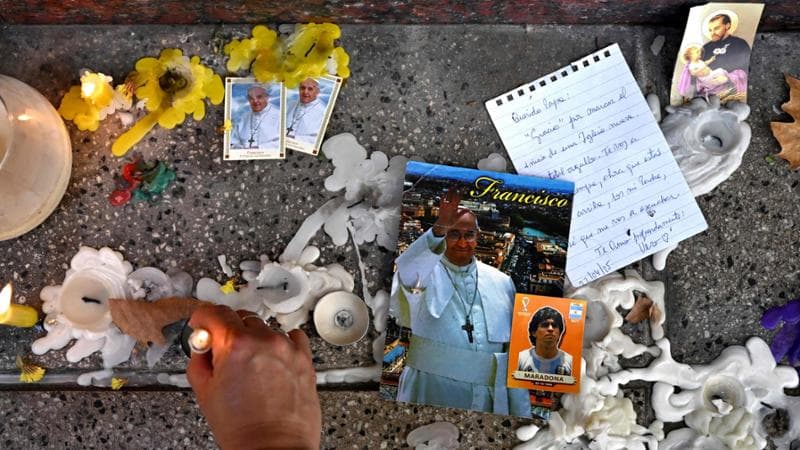Buenos Aires, dopo Maradona la morte di Bergoglio lascia il Paese senza eroi