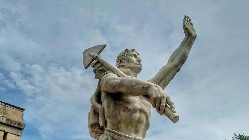 Il monumento al Contadino (con braccio teso) di Rieti