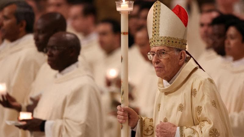 Il cardinale Re: “Francesco è rimasto in carica solo per rispetto allo Spirito Santo”