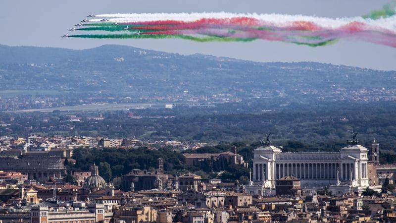 25/04/2020 Roma, Le Frecce Tricolore sorvolano la citta' per la Festa della Liberazione