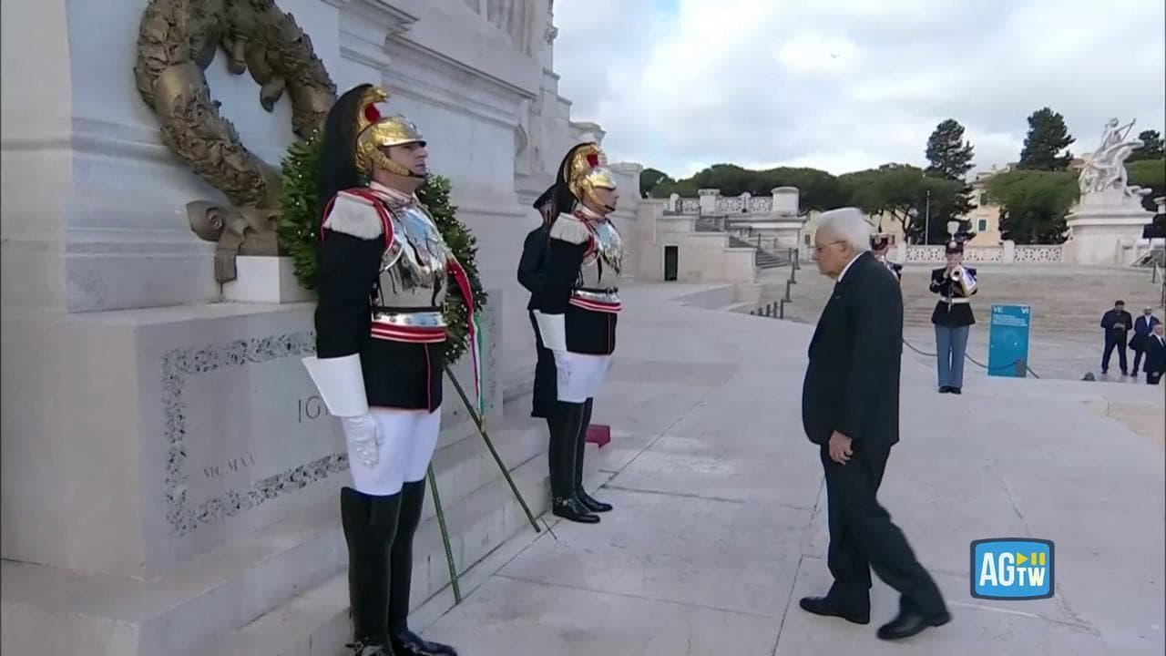 25 Aprile, Mattarella depone una corona all'Altare della Patria