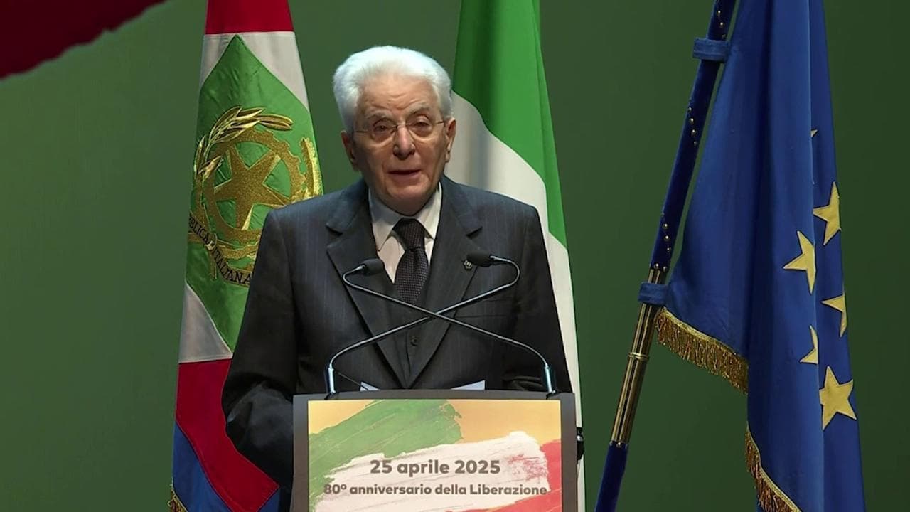 Mattarella a Genova: "Papa Francesco lo insegna, pace per tutti: è sempre tempo di Resistenza"