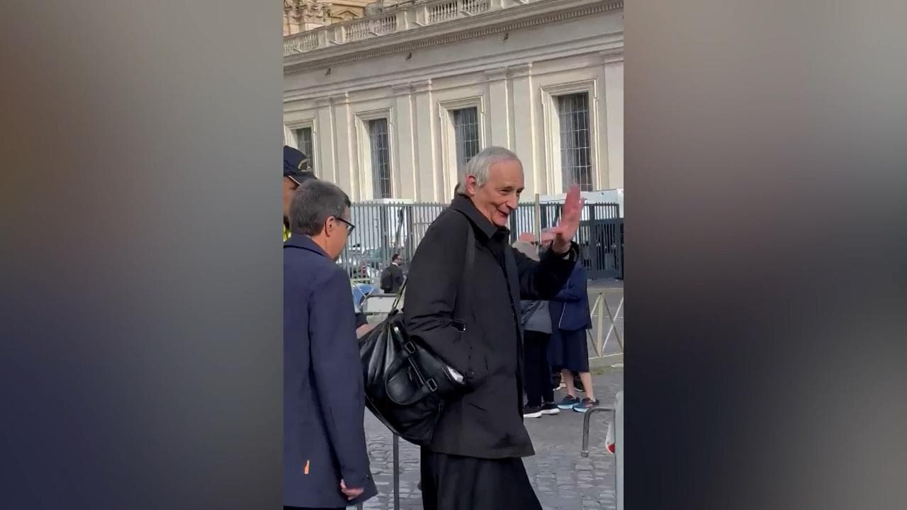 il Cardinal Zuppi entrando in Vaticano: "La Liberazione, ricordiamoci della Liberazione!"