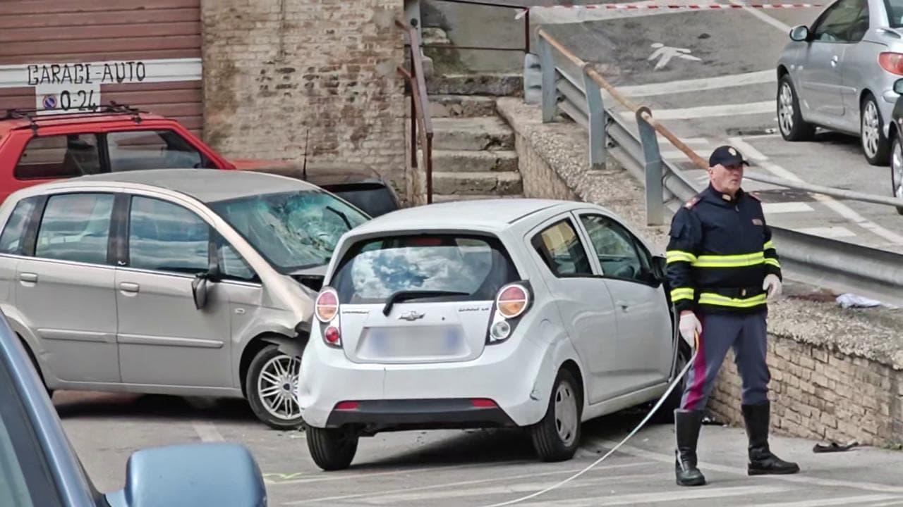 Auto travolge folla durante la festa del 25 aprile: i rilievi delle Forze dell'ordine a Lanciano