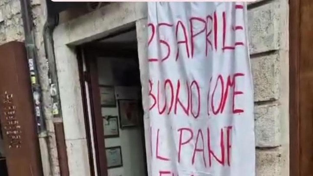 Ascoli Piceno, fornaia identificata due volte dalla polizia per lo striscione antifascista
