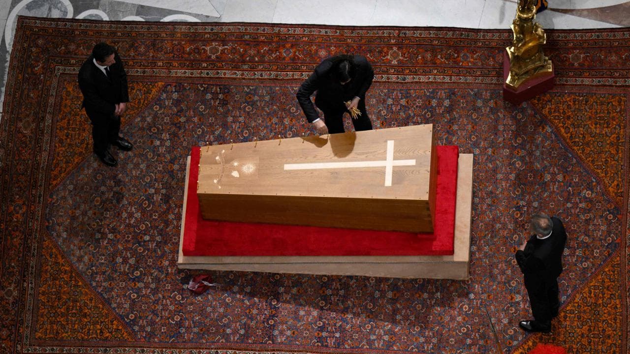 La sobria copertura di legno