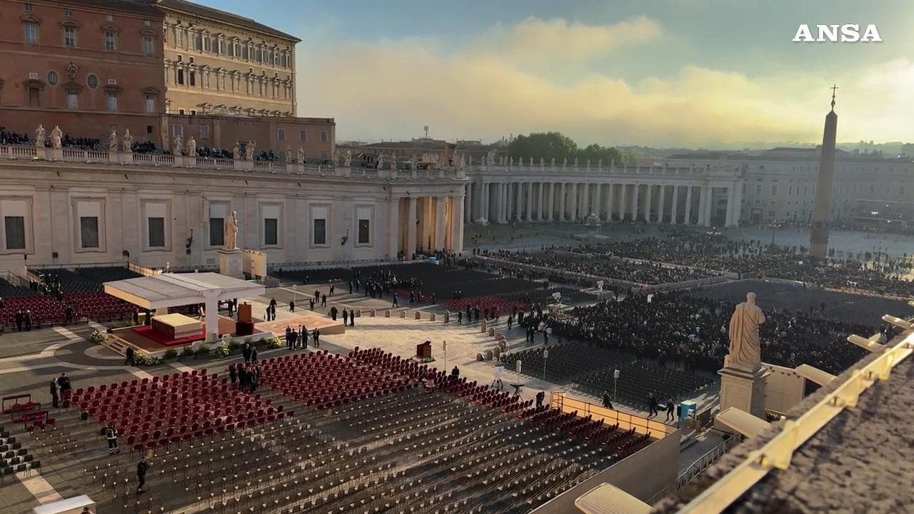 Funerali Papa Francesco, le immagini di piazza san Pietro dall'alto